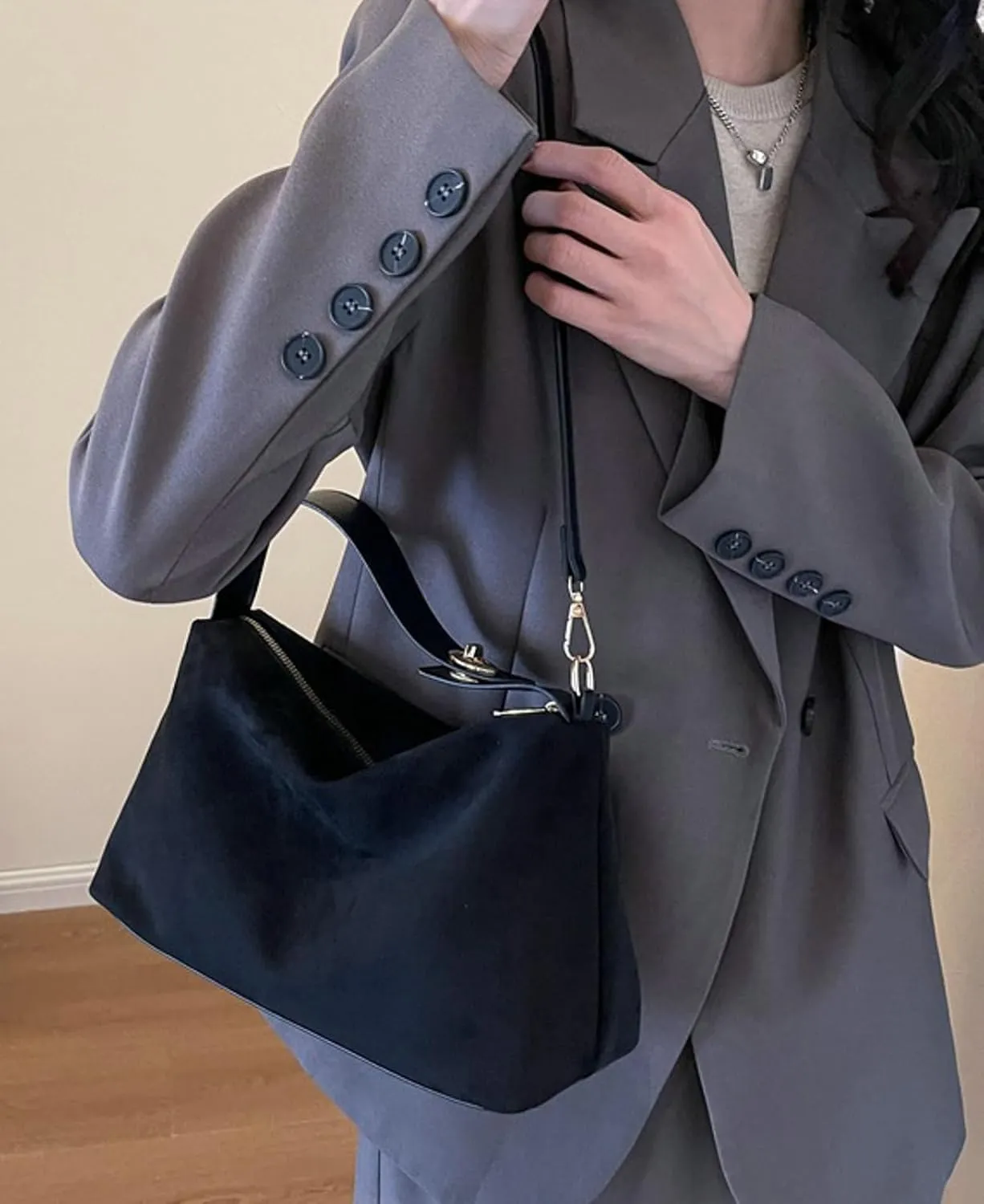 2025 Trendy Faux Suede Pillow Bag Retro Shoulder Bag Fall Winter Versatile Commuter Crossbody Tote Matte Underarm Bag